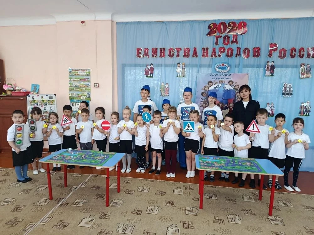 🚦В рамках профилактической работы по повышению культуры безопасного поведения на дорогах юные инспек