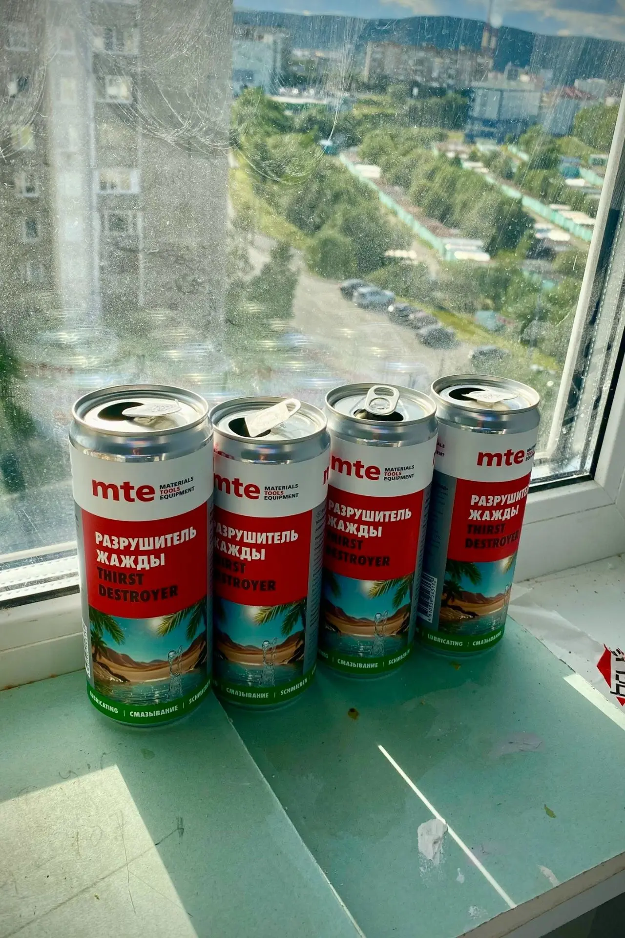 И правда — рушит!