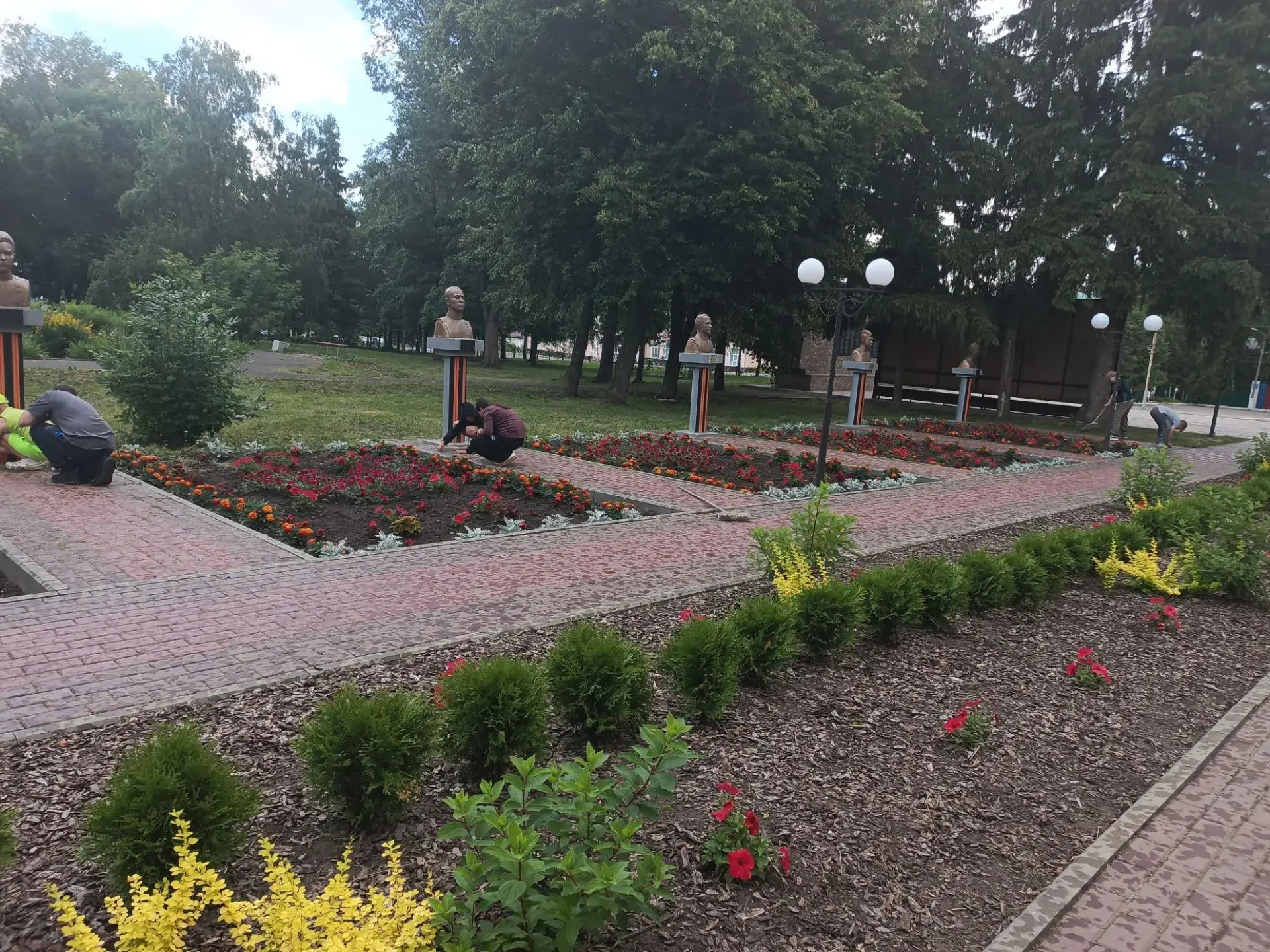 Администрация школы объявляет благодарность Патеевой Н.С. и обучающимся  юнармейского 5...