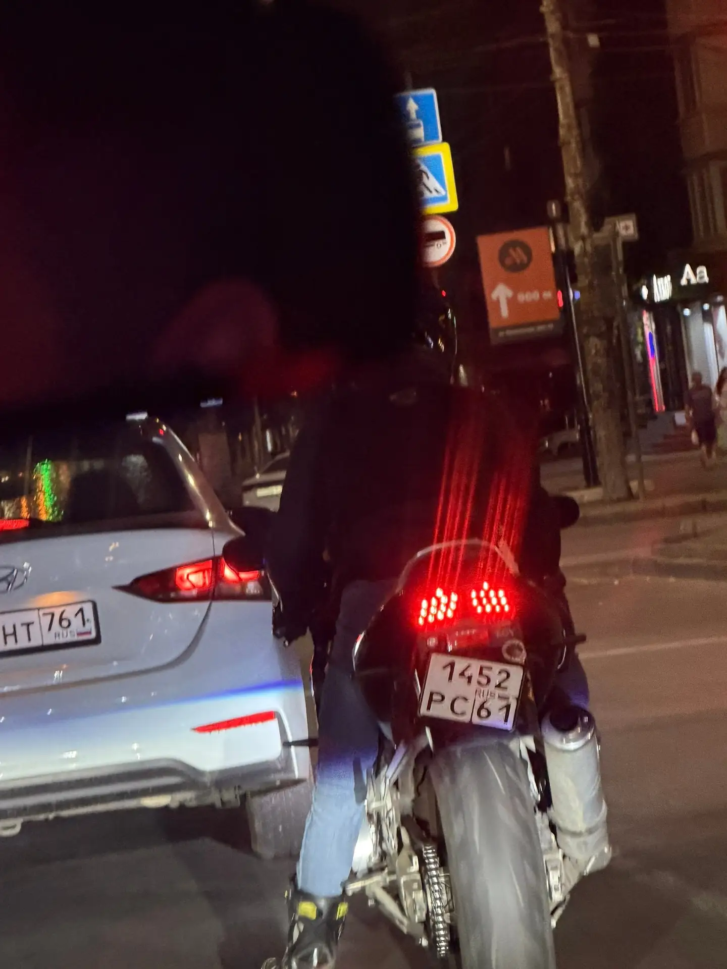 Админу прекрасного настроения 🤭
Ехала в такси и взяла тебя за руку ,потом по пути показывала сердеч