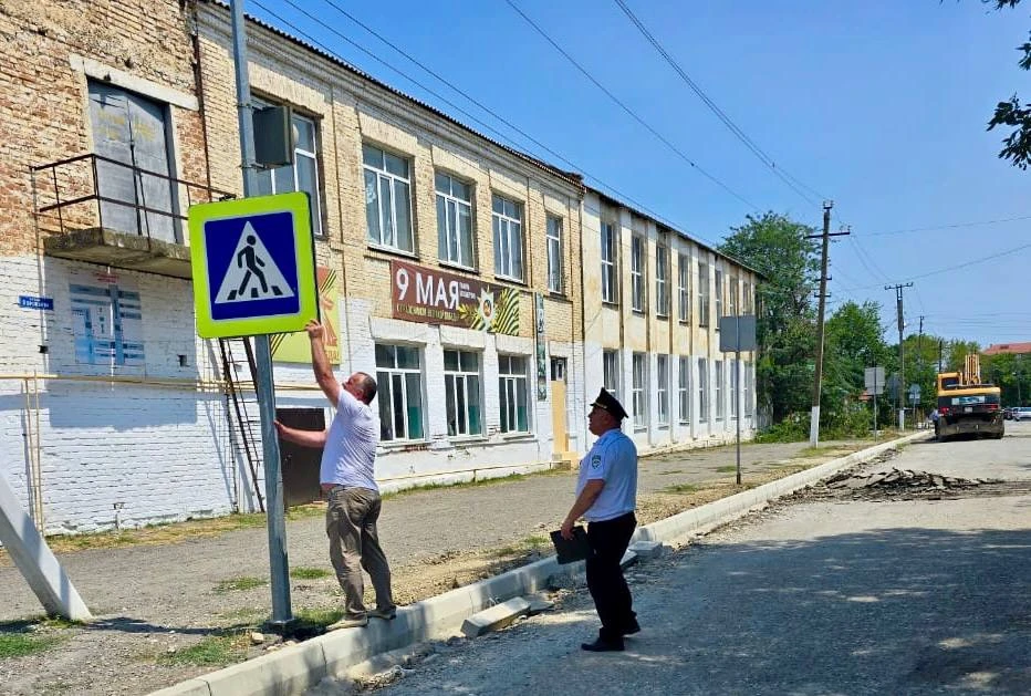 Накануне нового учебного года депутаты проверяют безопасность дорог у школ и детских садов