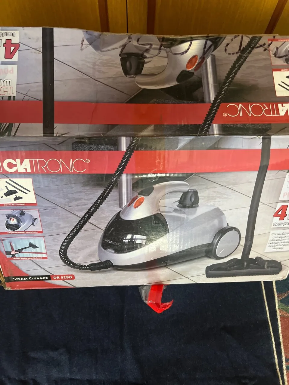 Продам пароочиститель “Clatronic”. 1500 Watt. 4bar  давление пара. Очищает, дезинфицирует и обезжири
