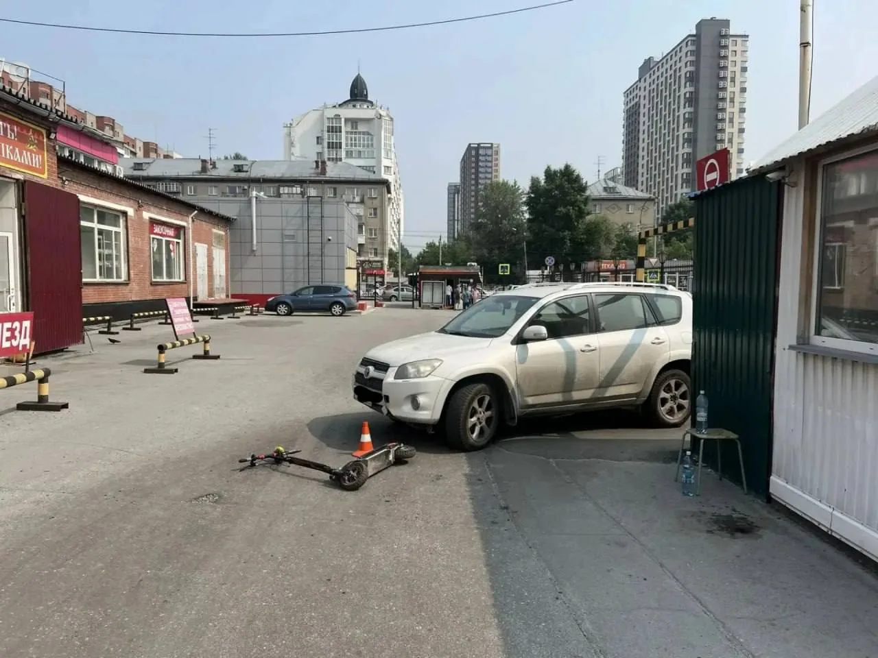 В Новосибирске на парковке рынка сбили ребёнка на электросамокате

ДТП случилось 22 июня в 14:25 на 