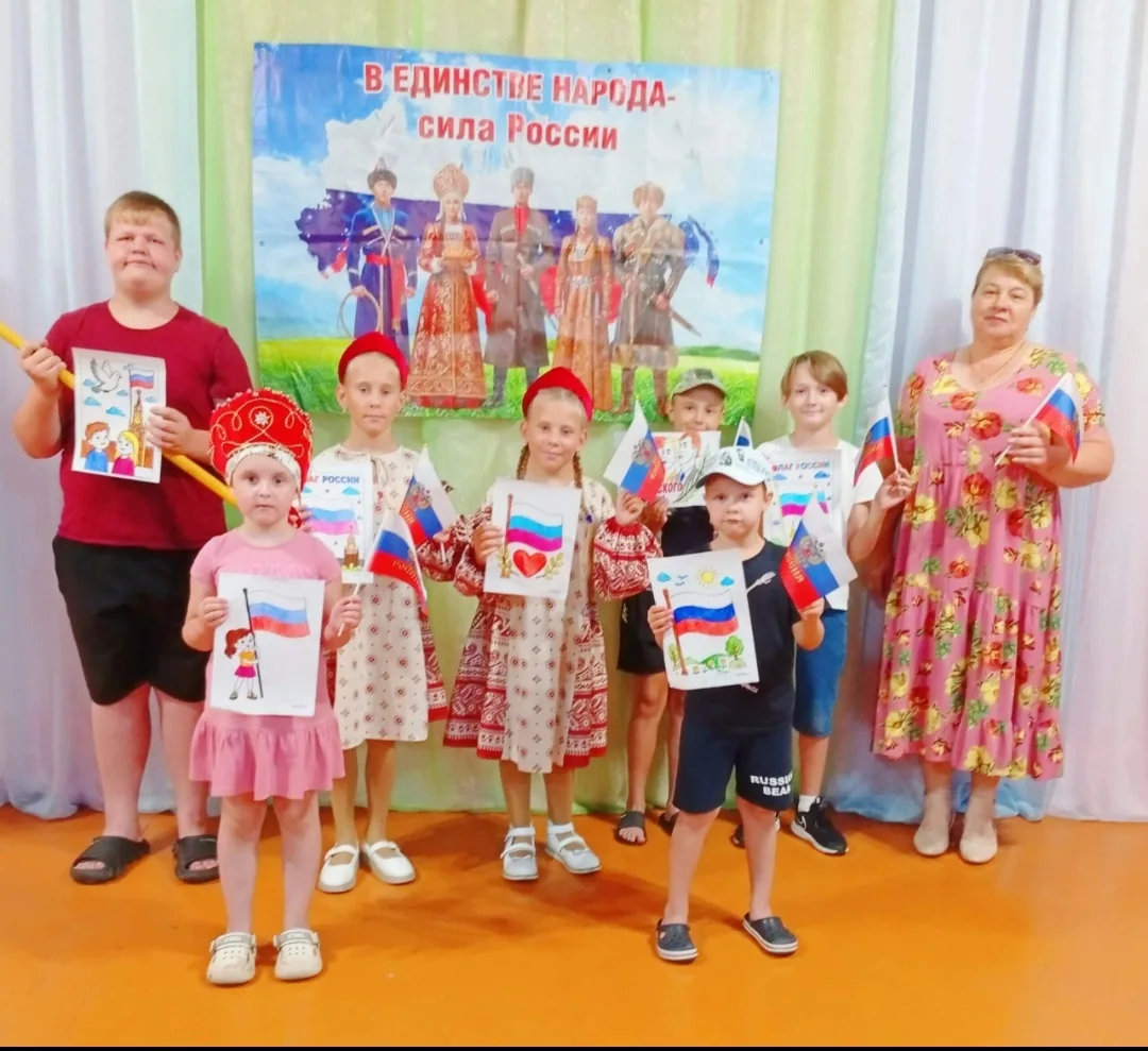 «Нарисуй Россию в трёх цветах»