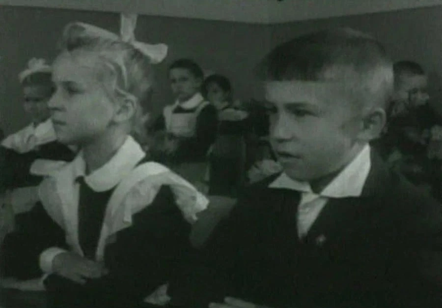 В самом конце сентября 1965 года Верховный Совет учреждает День учителя. Ежегодно, перв...