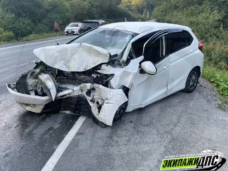 На Шаморовской трассе столкнулись два автомобиля.