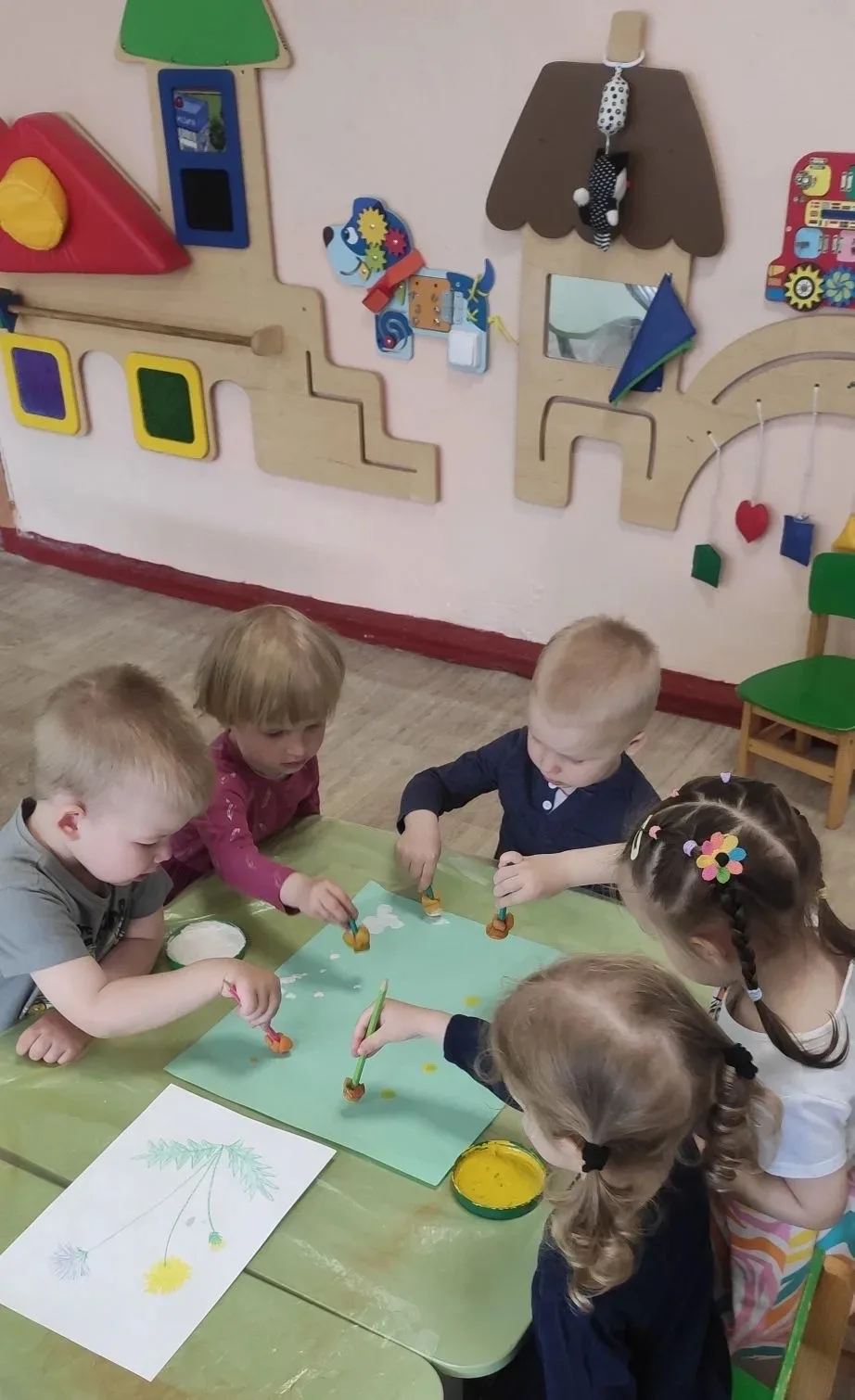 Не для кого не секрет, что один из самых любимых цветов весной для детей, является одув...