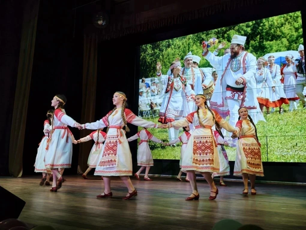 💃 "Нет краше Родины нашей!": феерический успех ансамбля "БлагоДар"

В концертном зале ЦДТ «Свиблово