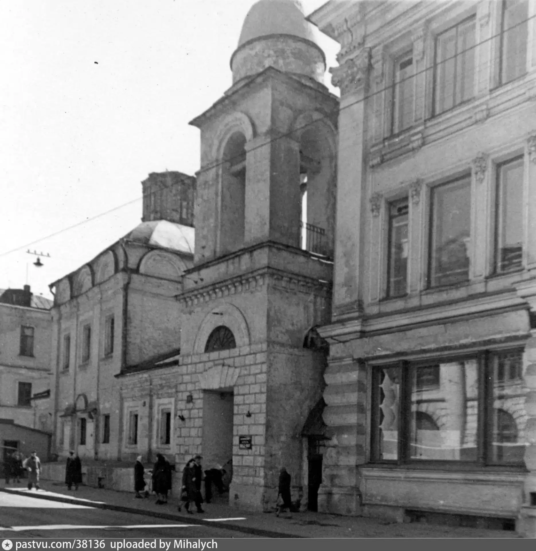 XX век. Эволюция Старого Английского двора, 1940-1970

С 1994 года музей открыт для посещения. Если 