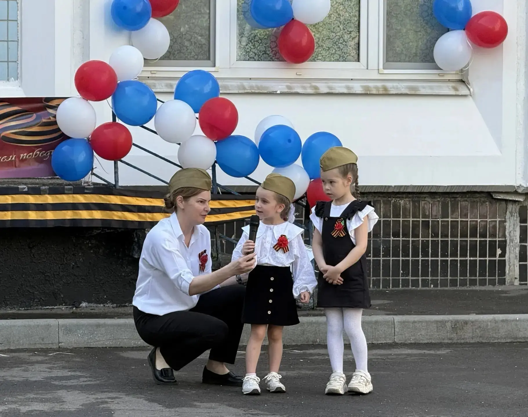 🕯️ Ветераны, дети, родители: вместе в День Победы  В гостях у дошколят — ветераны педагогического тр