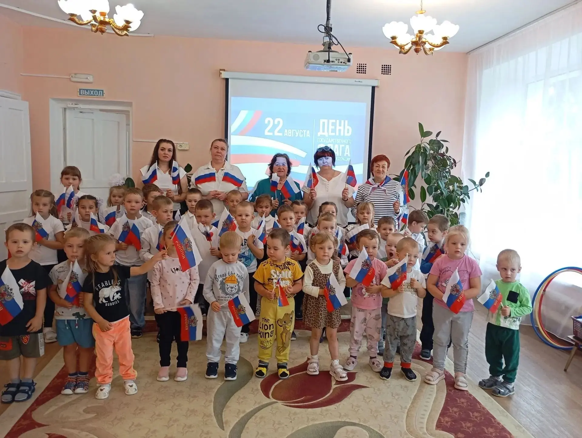 Сегодня у ребят старшей и подготовительной группы, прошёл  праздник,посвящённый  Дню  Г...