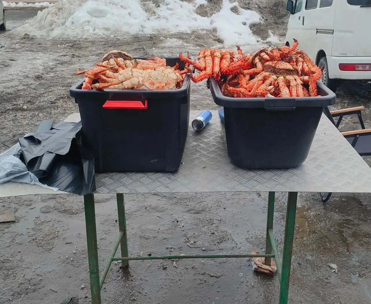Полицейские Долинского района пресекли незаконную торговлю деликатесом. На привокзально...