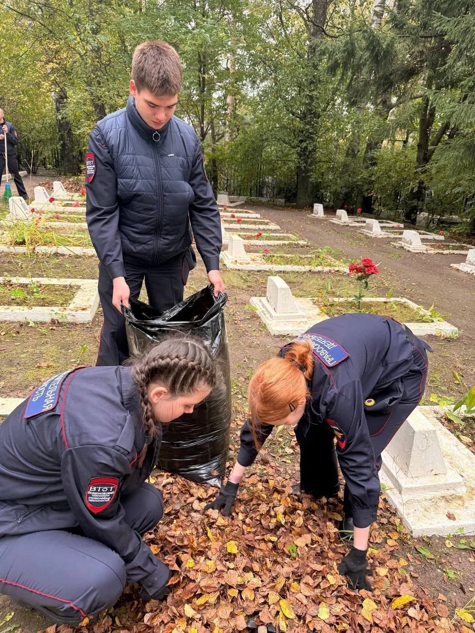 Студенты Всеволожского техникума отраслевых технологий приняли участие в благоустройств...