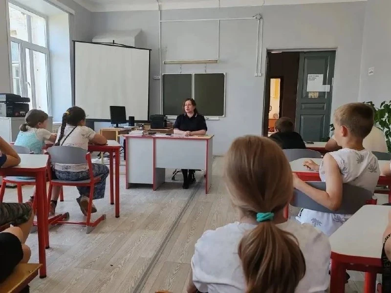 В Удомельском округе школьникам напомнили о безопасности

Сотрудники ГИБДД и ГО ЧС провели встречу с
