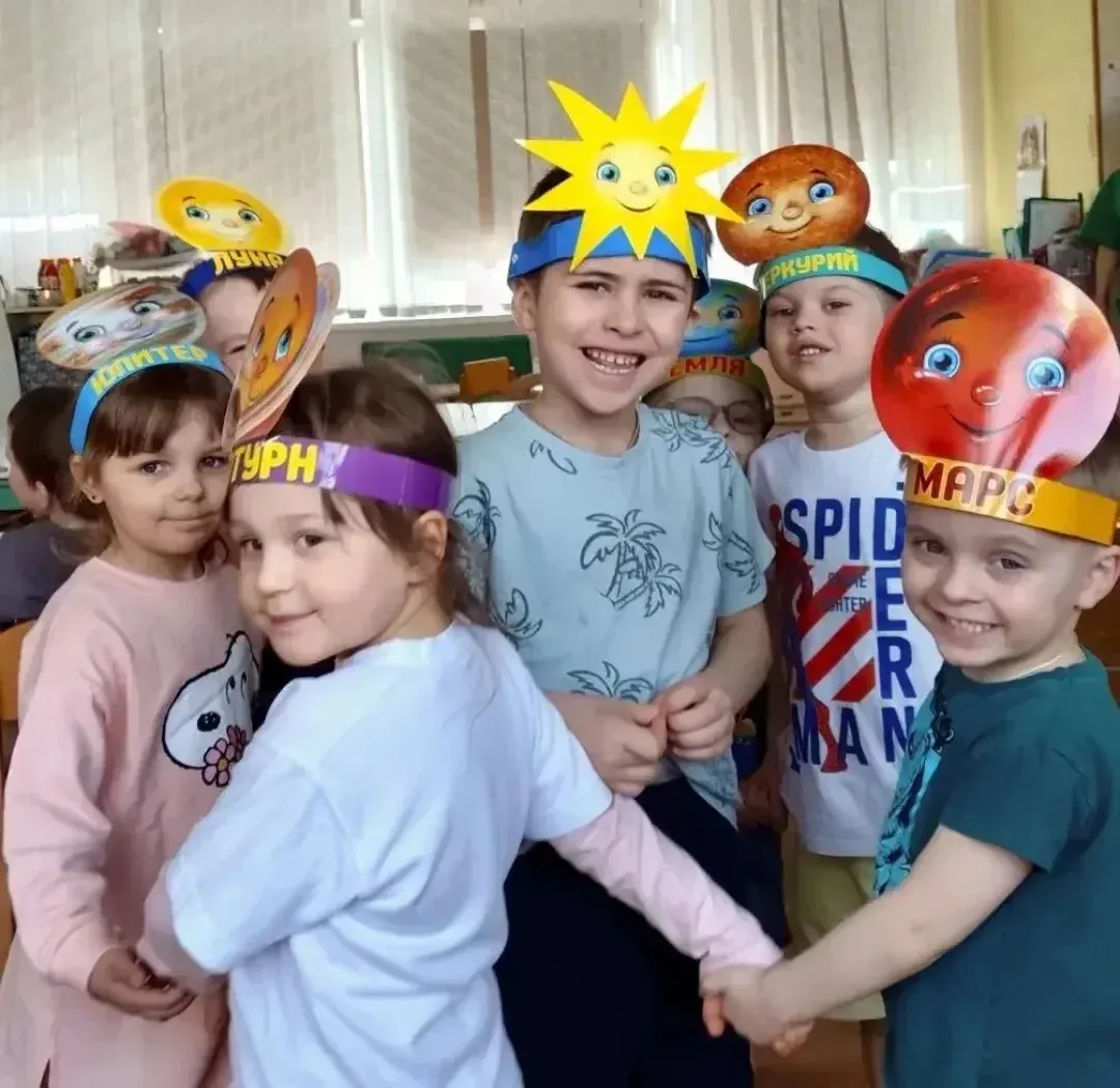 «Космическая неделя» в средней группе №49  На этой неделе ребята из средней группы №49 отправились в