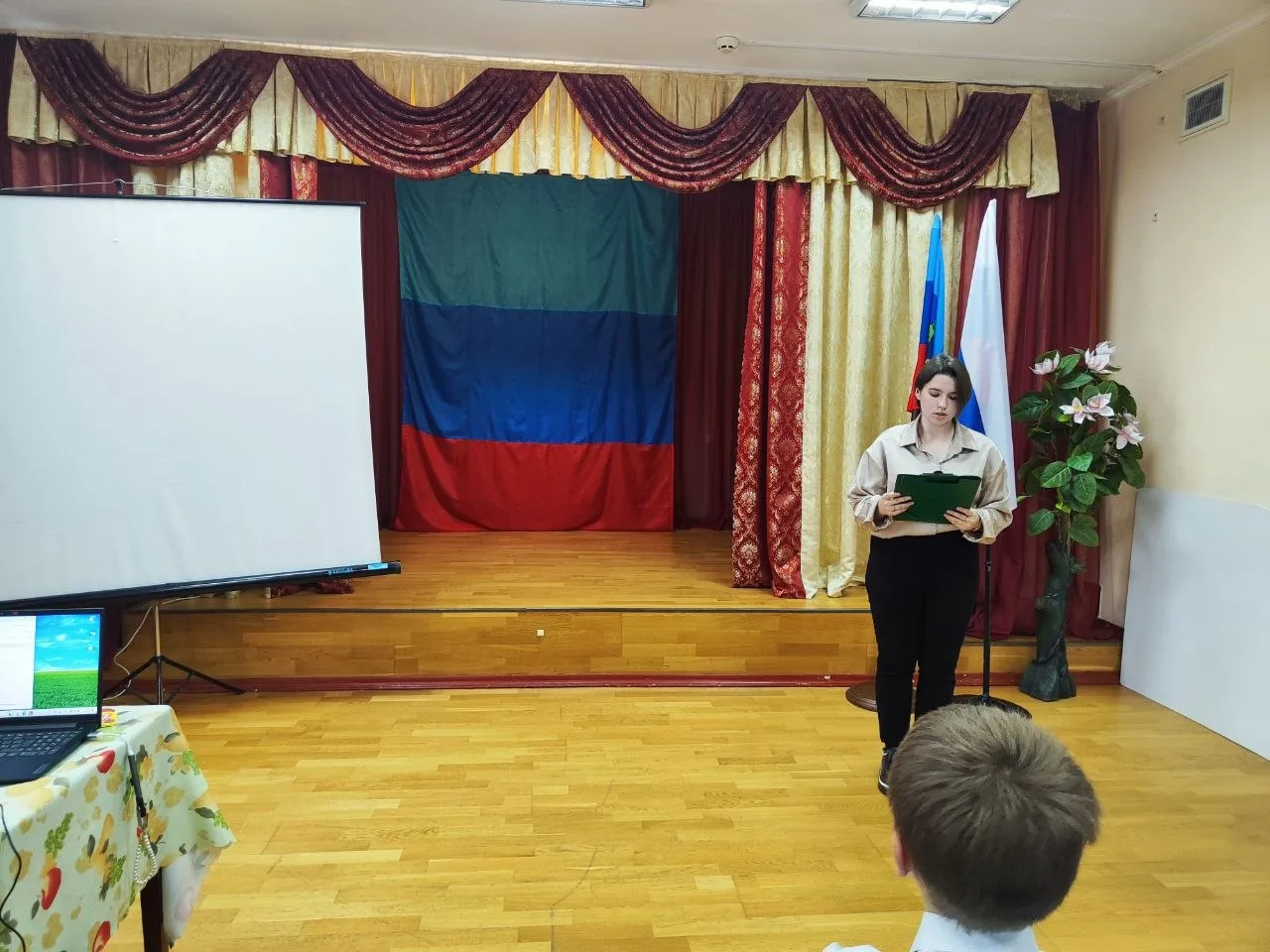 📌 Накануне знаковой даты – Дня Луганской Народной Республики – в нашей школе царила ат...