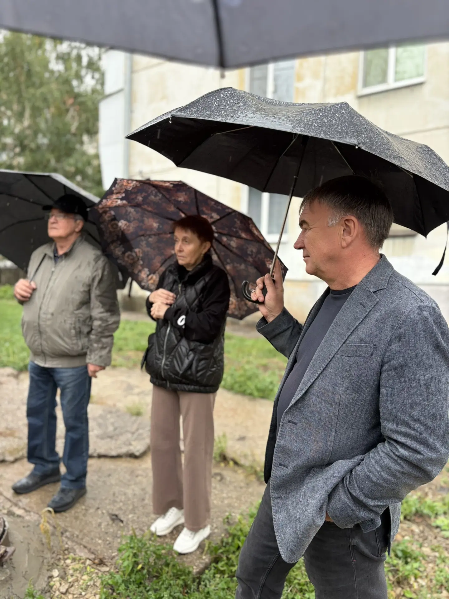 Глава района Вадим Тюнин совместно с депутатом Самарской Губернской Думы Светланой Беск...