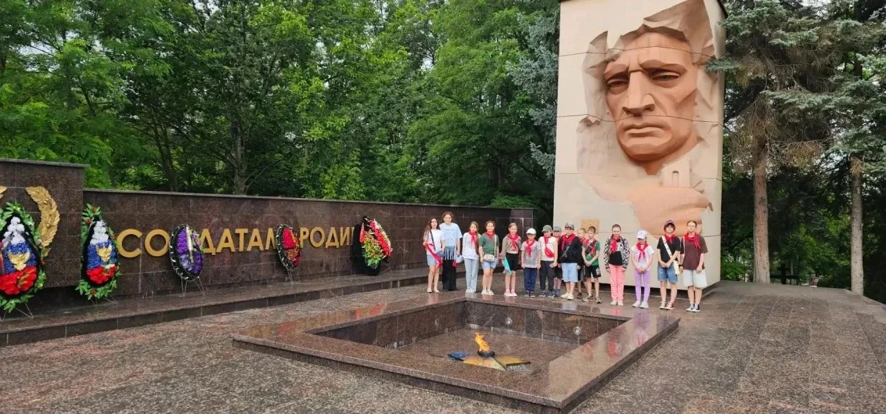 ОРЛЕНОК-ЗАЩИТНИК

Памяти павших будем достойны! 🕯️🇷🇺

Сегодня у воспитанников пришкольного летнег