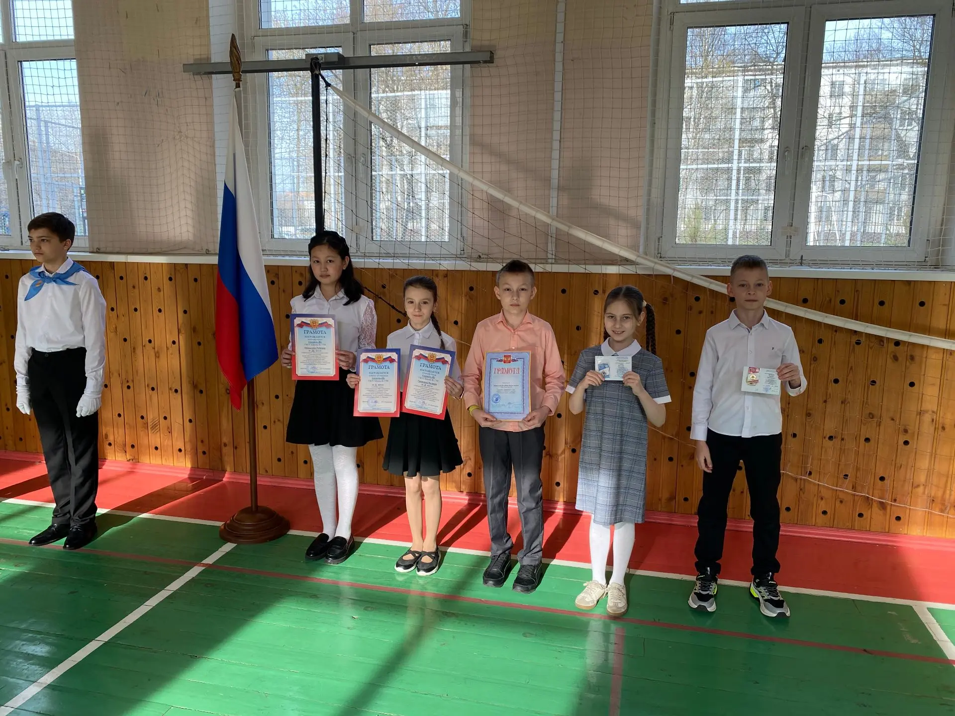 🌤  Приветствуем вас, друзья! 🌤     ✨  По понедельникам каждую неделю в корпусах нашей школы утро нач