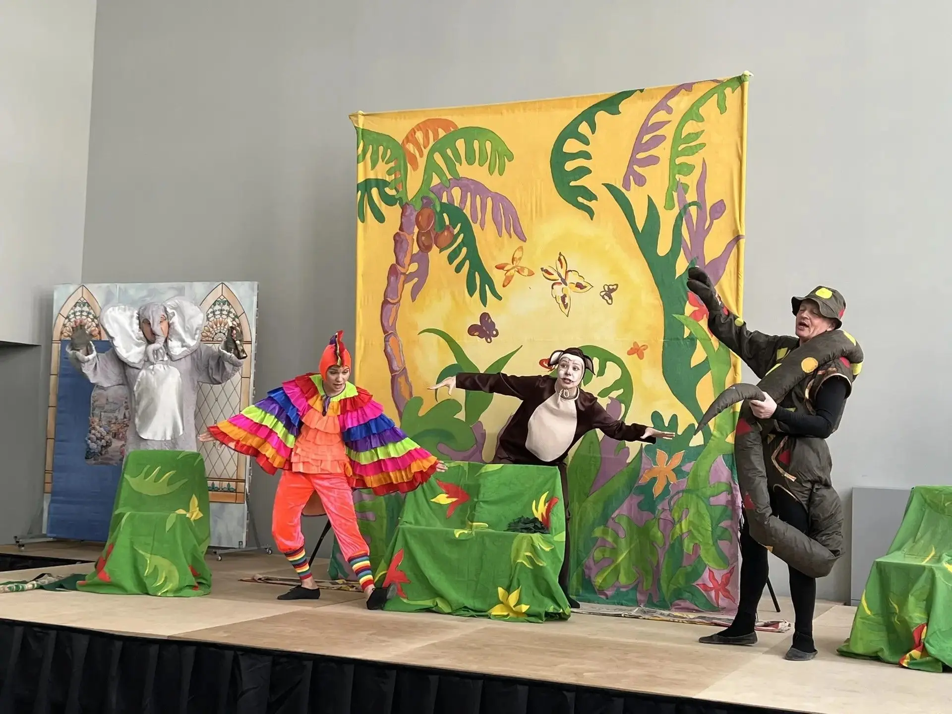 🎨День 3: Сегодня у нас был насыщенный культурный день!

Главное событие — подготовка к флешмобу ко 