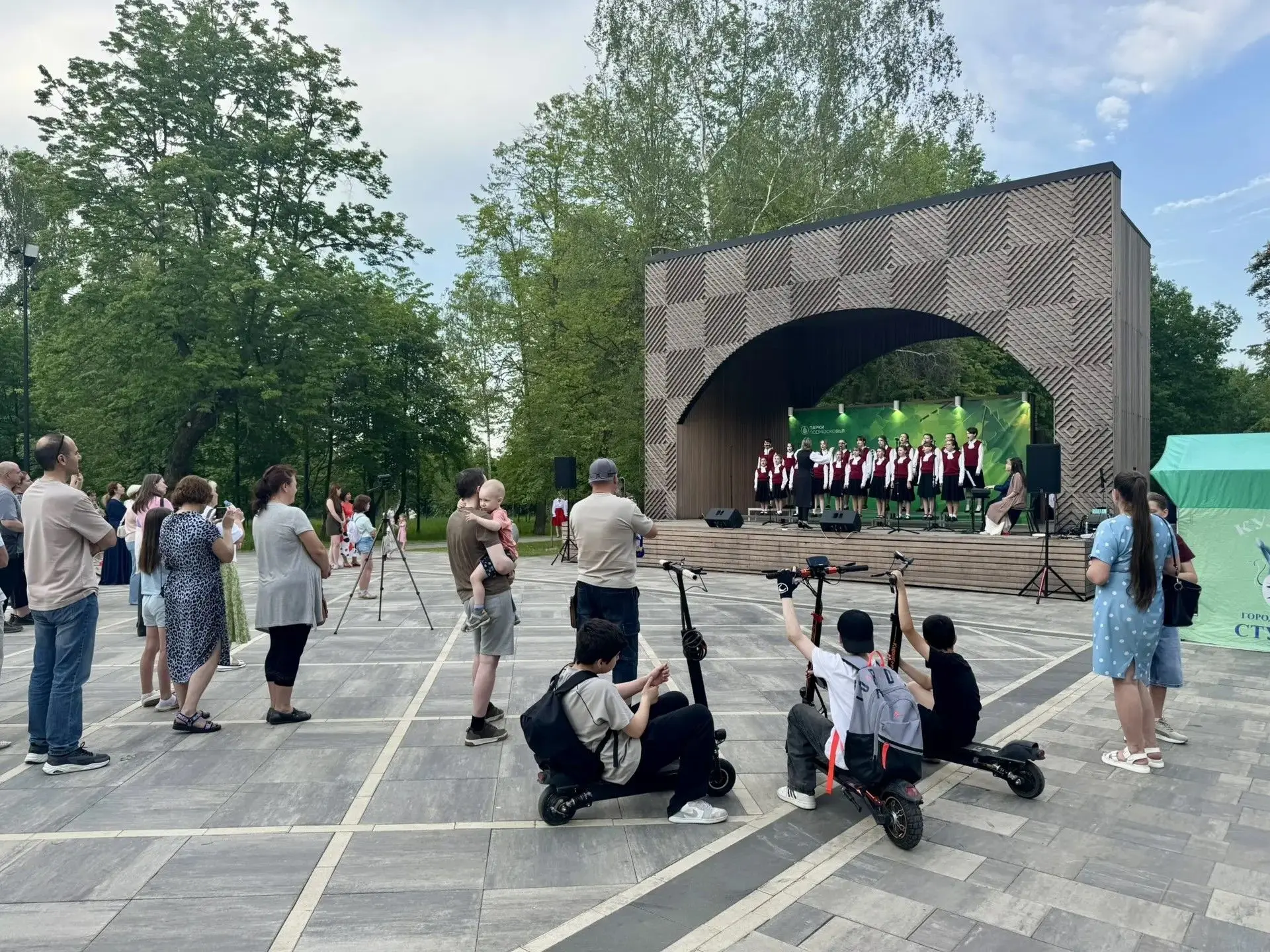 🎼 Не про буквы, а про память: в ступинском парке прошёл концерт ко Дню славянской письменности  На ц