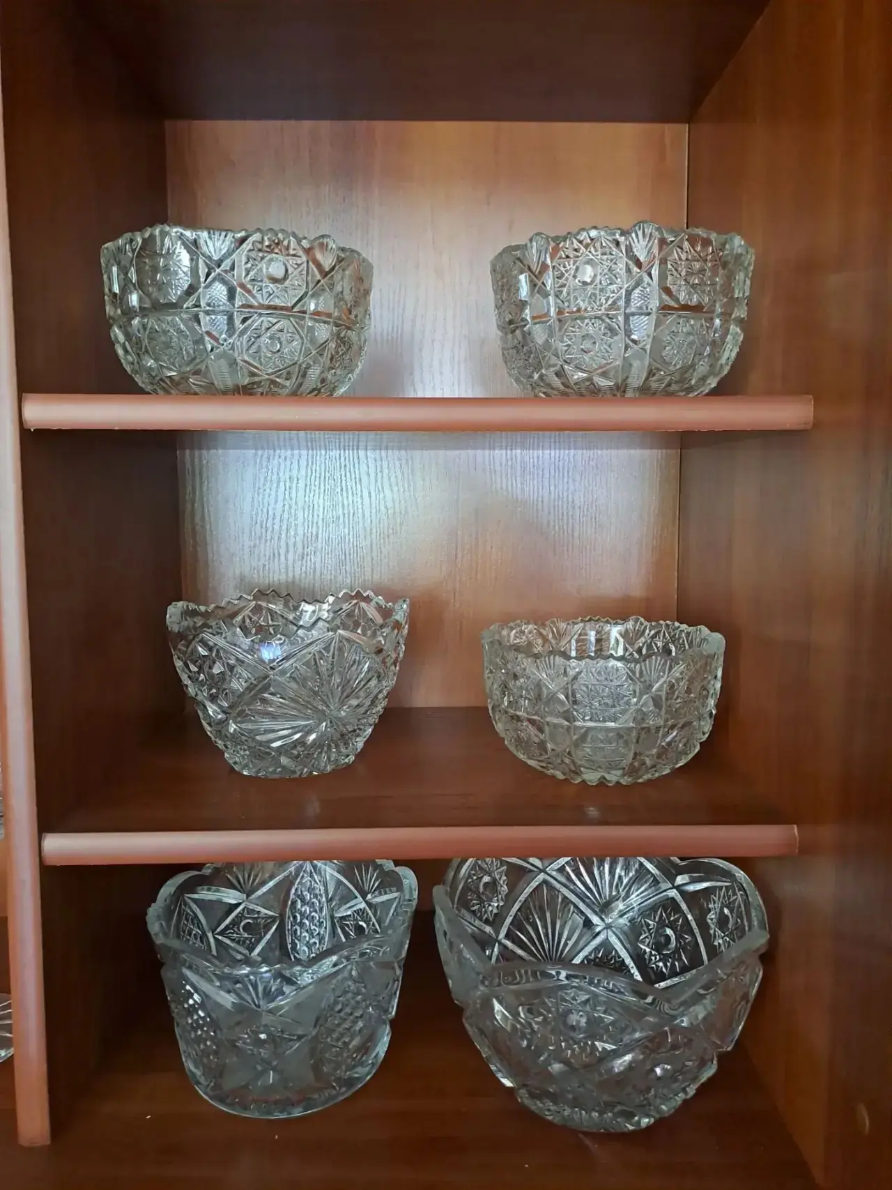 Продам хрустальные вазы стаканы, фужеры, рюмки. Цена договорная г.Владивосток, район 2 ...