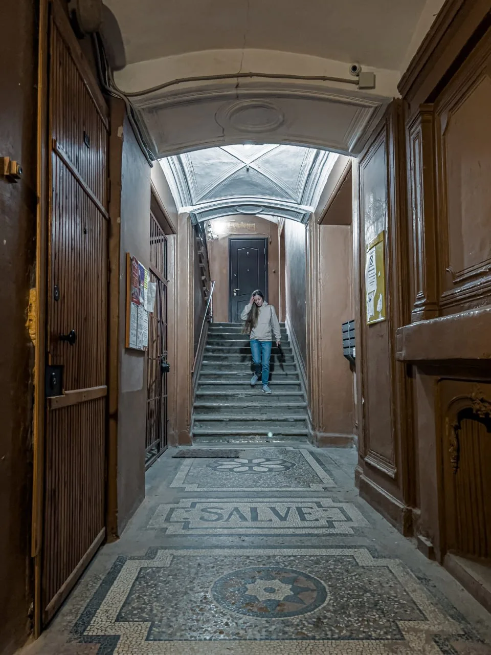 Очень мрачная парадная