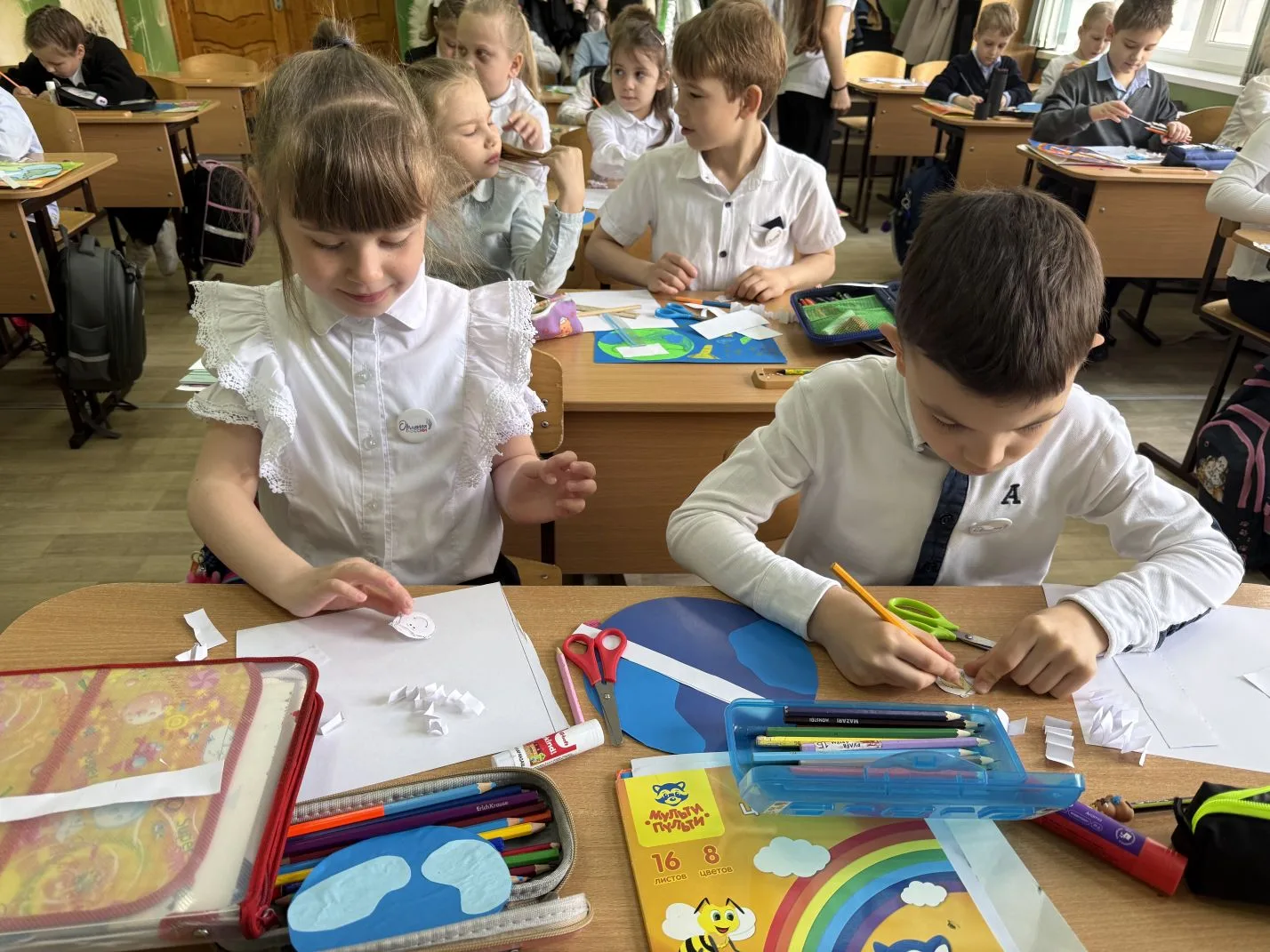 ПУТЬ К ЗВЕЗДАМ НАЧИНАЕТСЯ ЗДЕСЬ!  ✏️В преддверии Дня космонавтики активисты «Движения Первых», совме