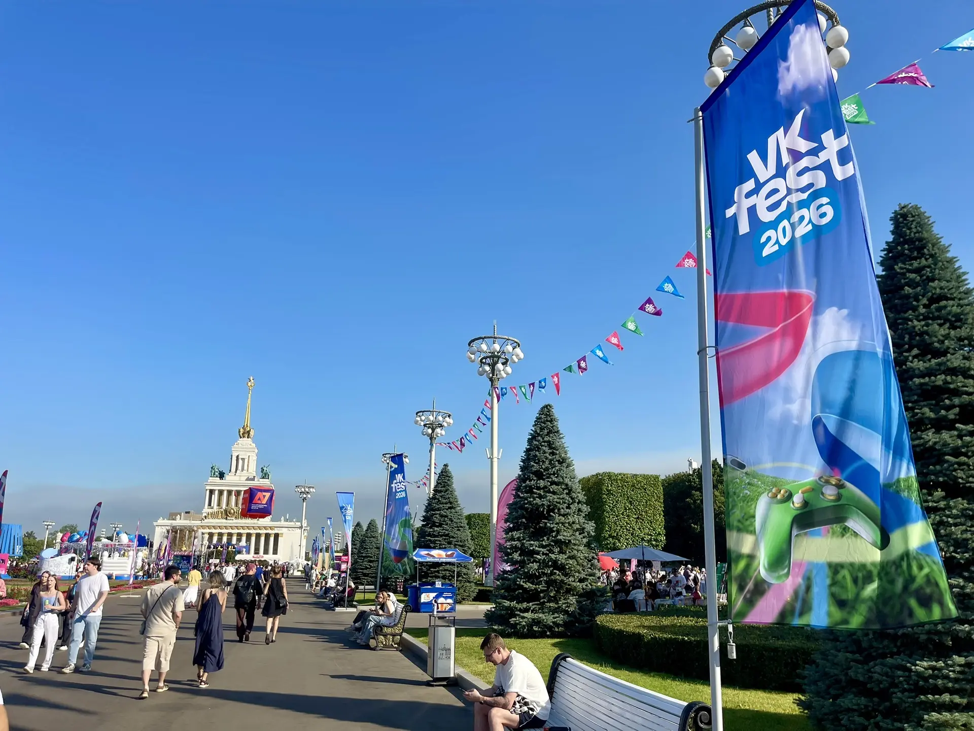 ВК Фест 2026: праздник, который объединяет 💙🌿

Эти выходные в Москве на ВДНХ — настоящий центр при
