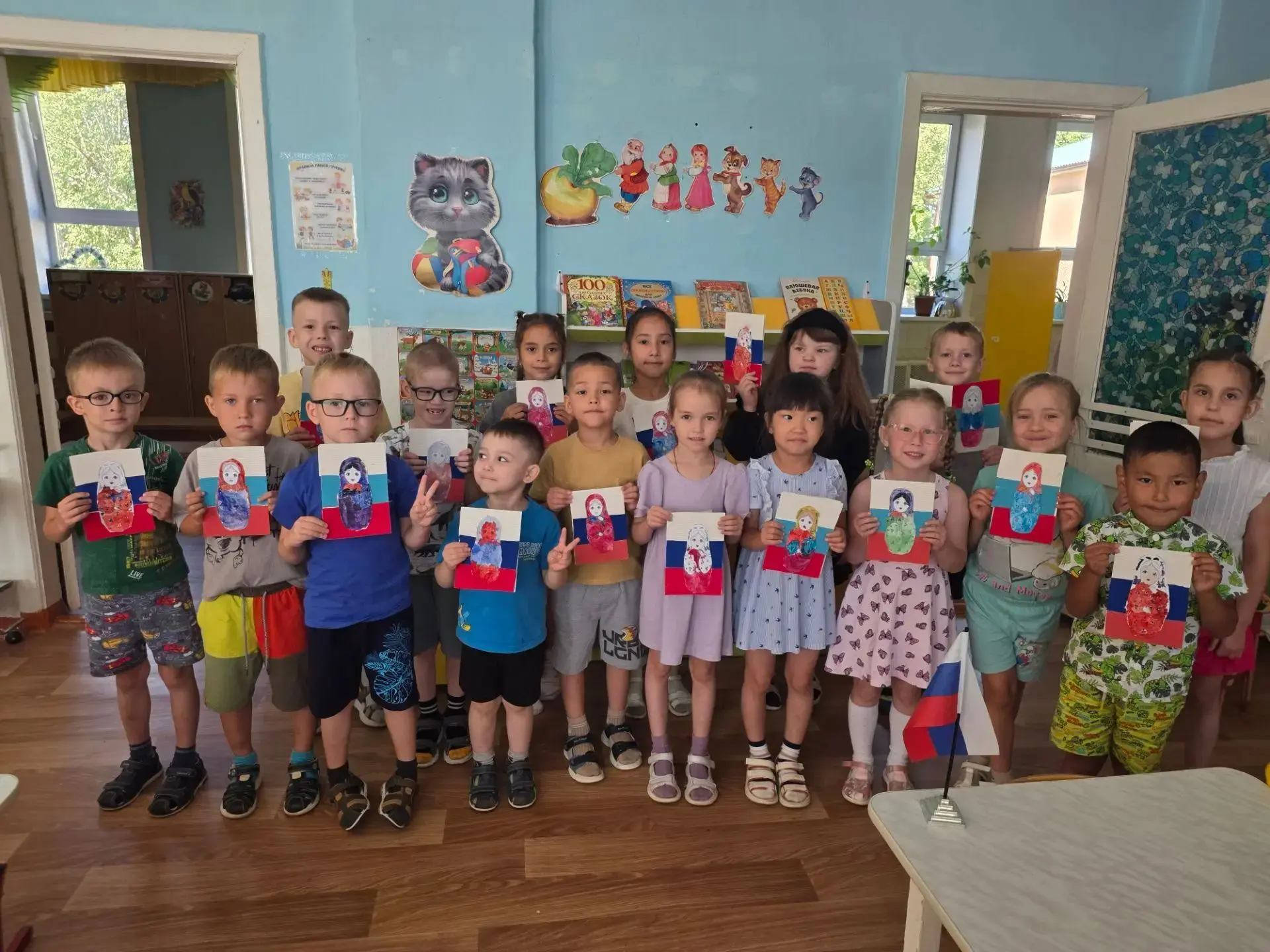 🇷🇺 Сегодня, 22 августа, мы вместе с ребятами отмечаем важный праздник — День Государс...