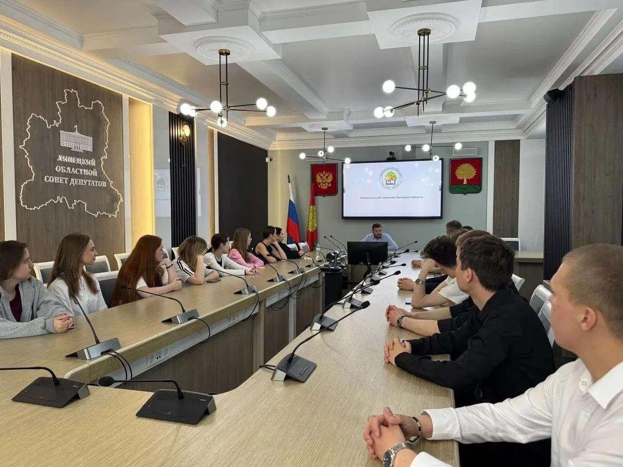 В рамках «Школы молодого политика Липецкой области» участники проекта побывали на экскурсии в Избира
