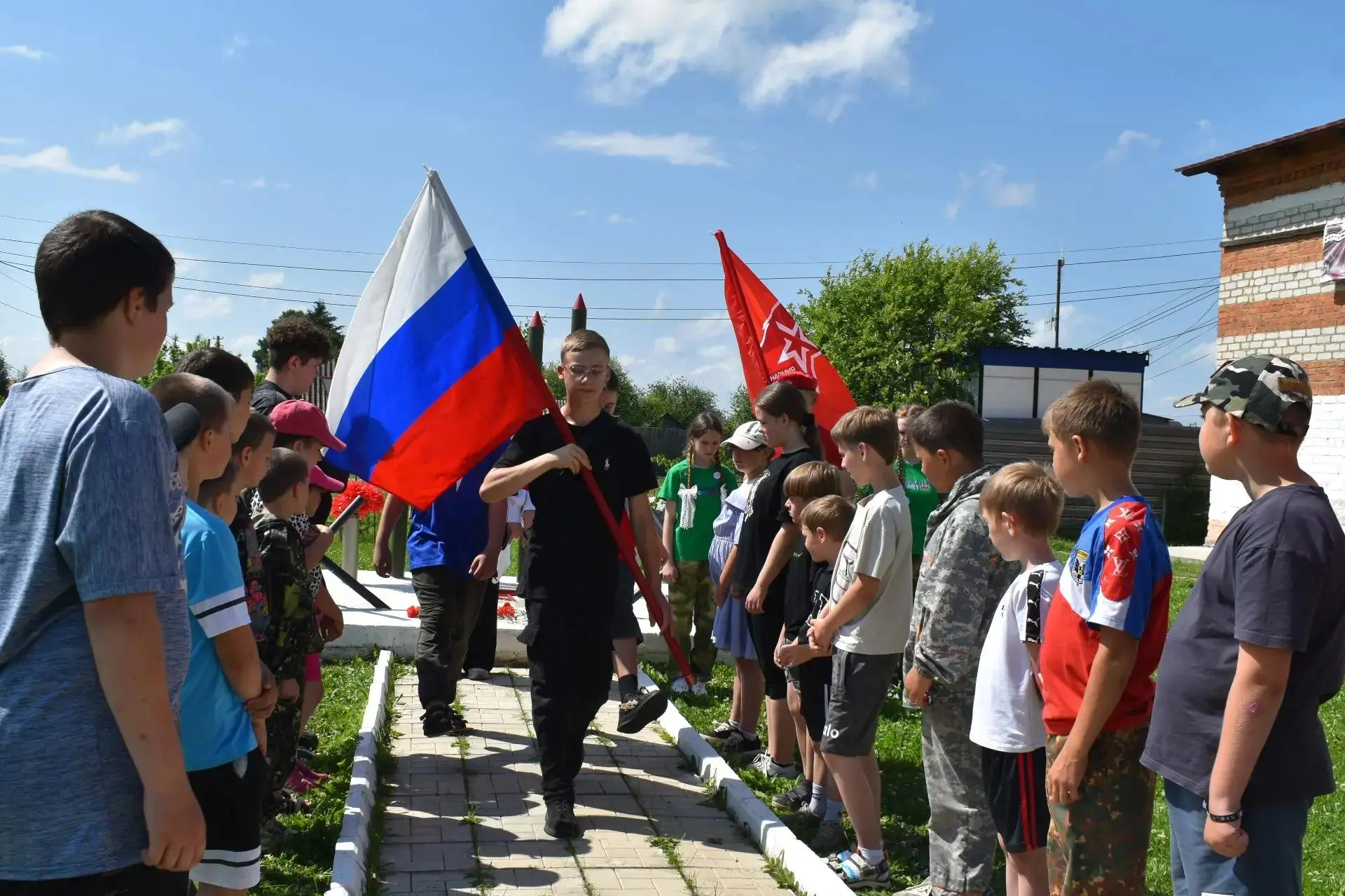 «Бессмертен тот, Отечество кто спас»: в селе Петруши почтили память героев Великой Отеч...