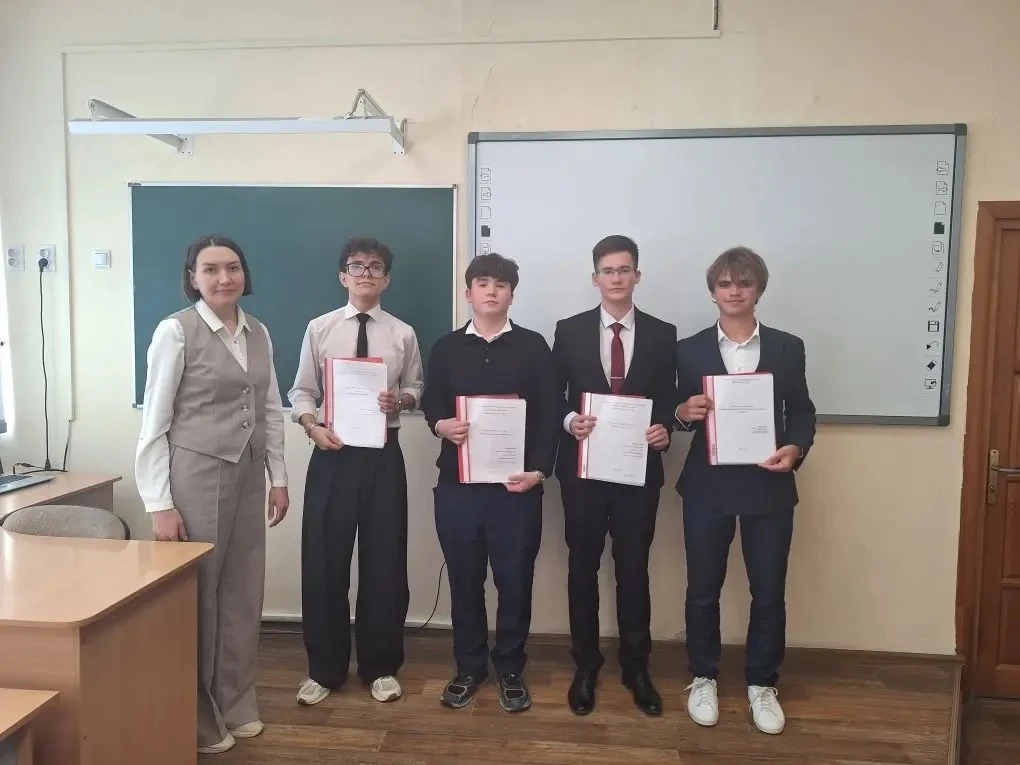 ЗАЩИТА ПРОЕКТОВ В 10-Х КЛАССАХ   В целях обеспечения реализации ФГОС СОО, оценки уровня достижения м
