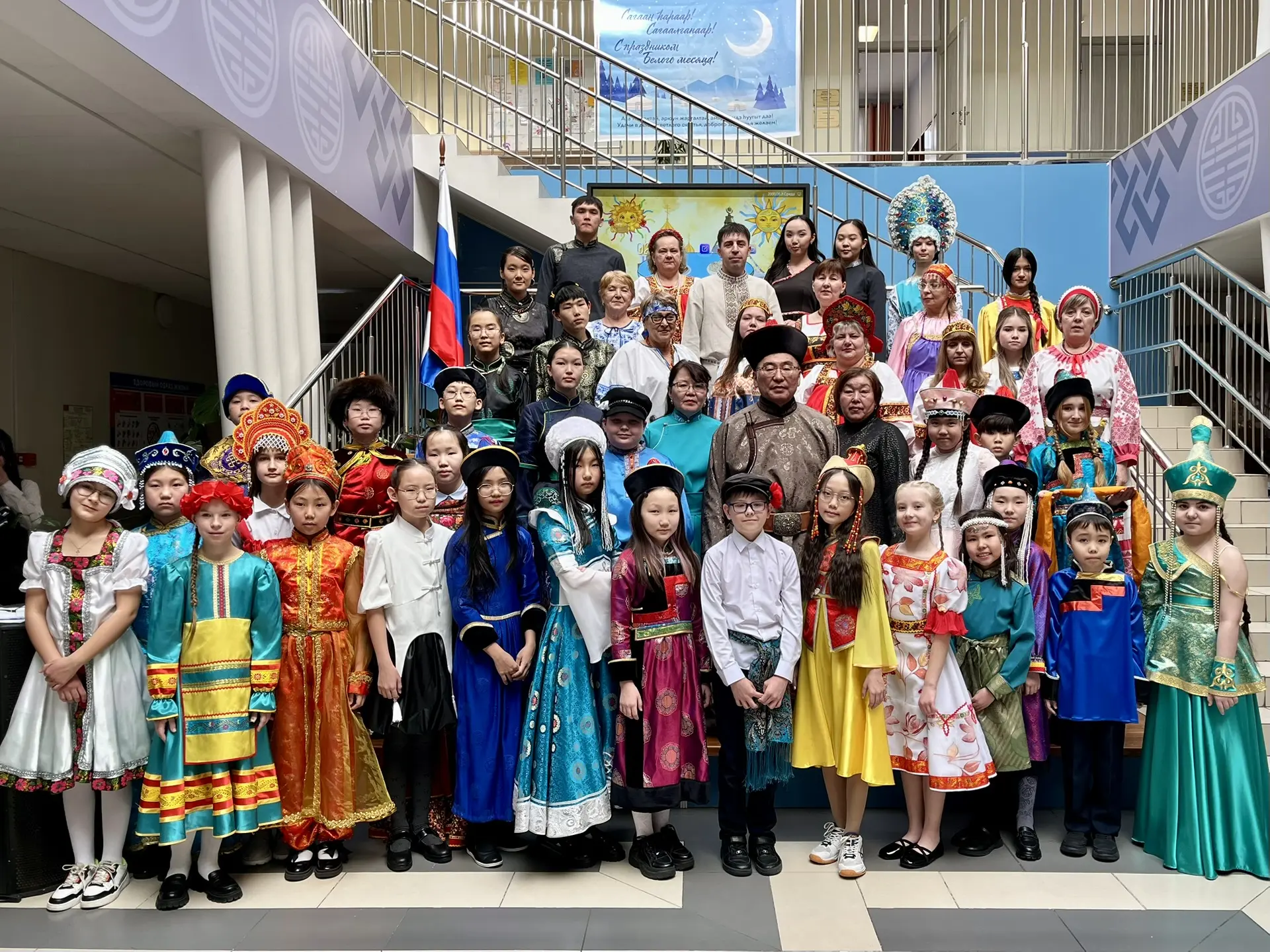 🎉Дефиле-путешествие в мир традиций!🎉     Насыщенная праздничная неделя завершилась по-настоящему ярк