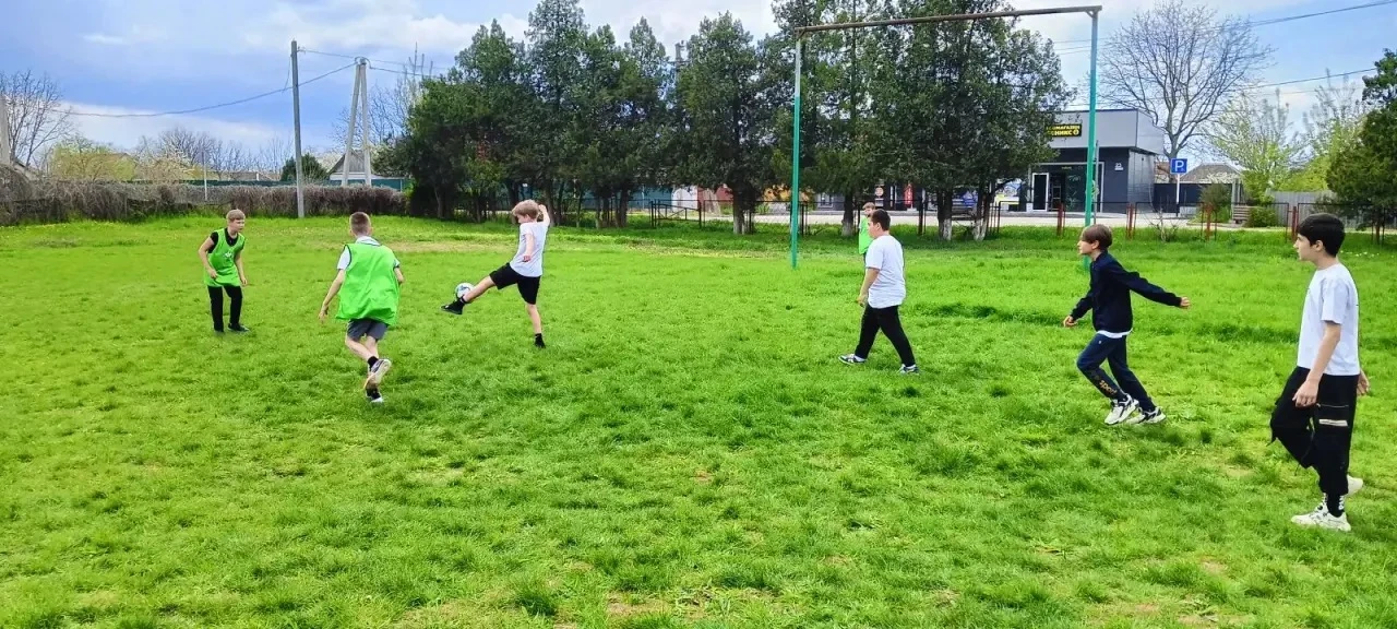 ⚽ Будь здоров!   В рамках акции «Будь здоров!» прошли спортивные соревнования по футболу!   🔥 Игра б