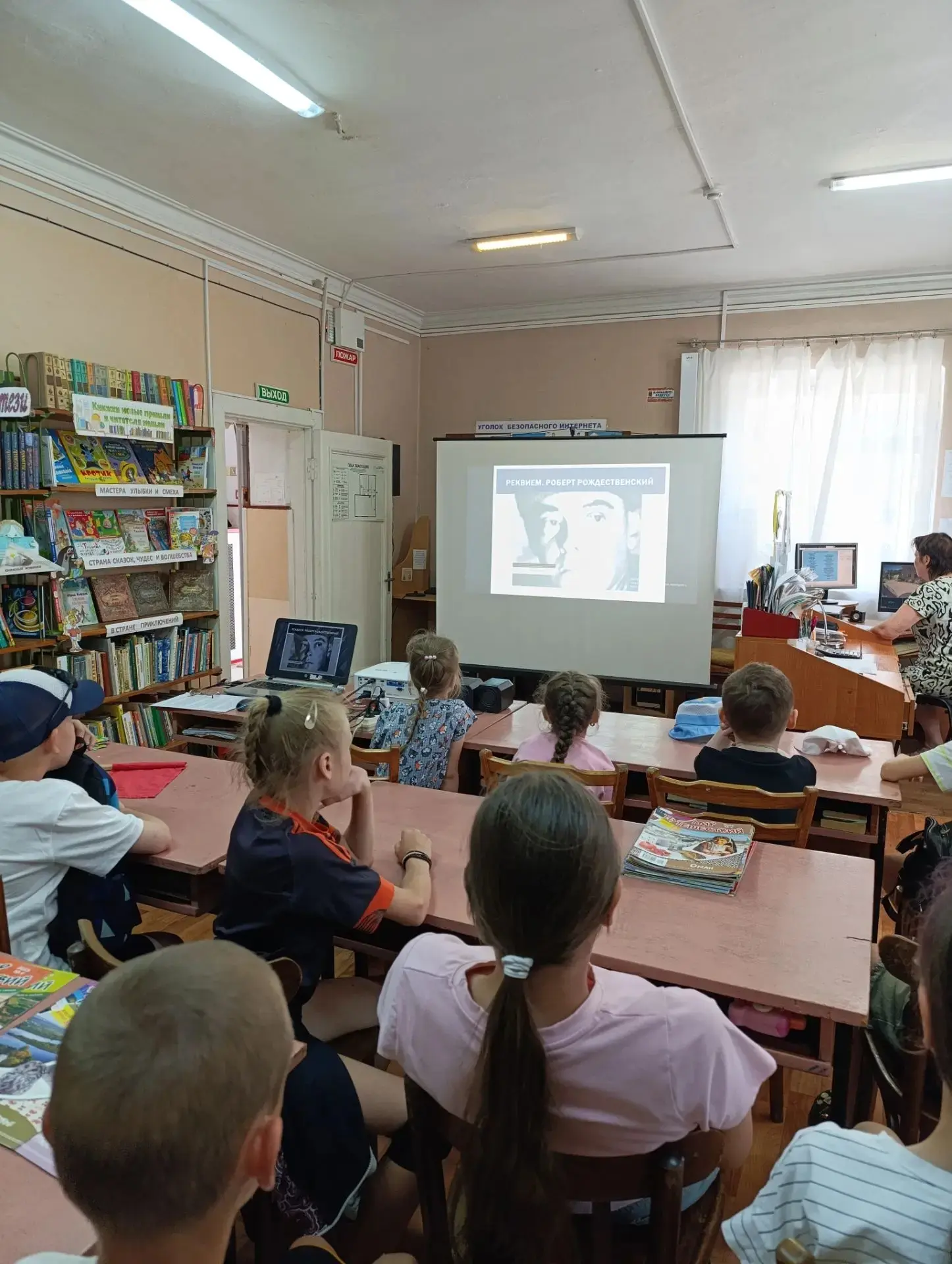 🌞Воспитанники 6 и 4 отрядов сегодня посетили библиотеку им. С.Я. Маршака.🌞 
 Для ребят провели мер