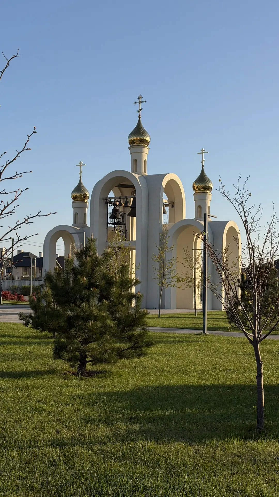 Крещенский парк - это рекреационно-религиозный комплекс.   Парк включает в себя храм Святого равноап