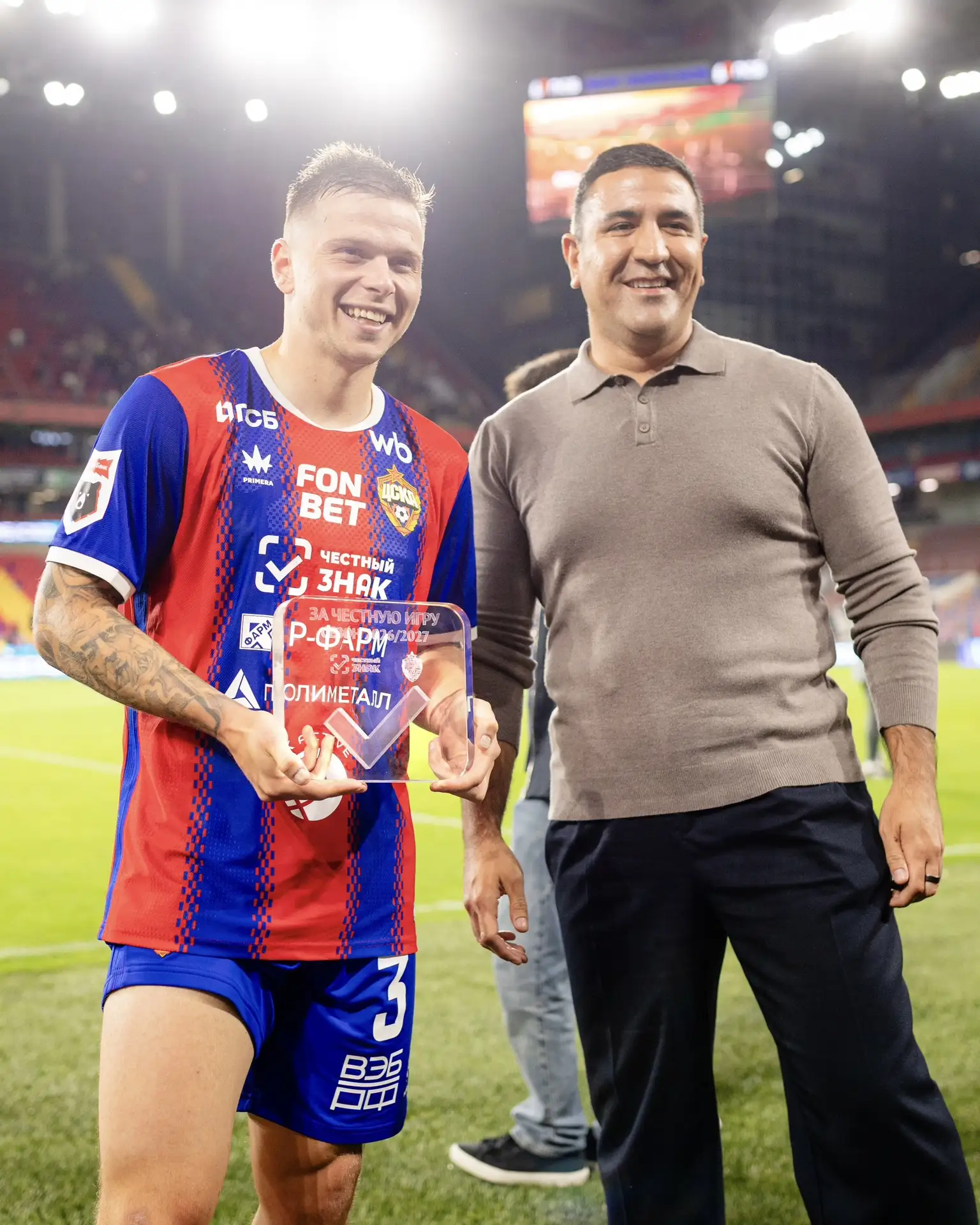 Для Круга много наград не бывает 🏆 

По итогам матча с «Балтикой» Даня получил приз от нашего партн