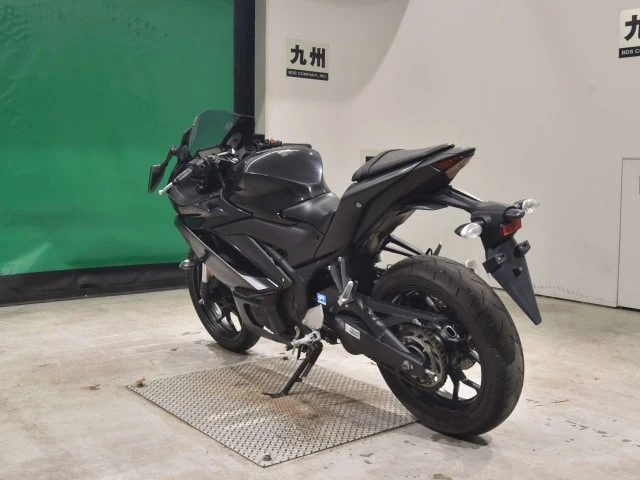 YAMAHA YZF-R3 2023 год Поздравляем Айнура из г. Казань с покупкой!   Характеристики:  - объем 320 см