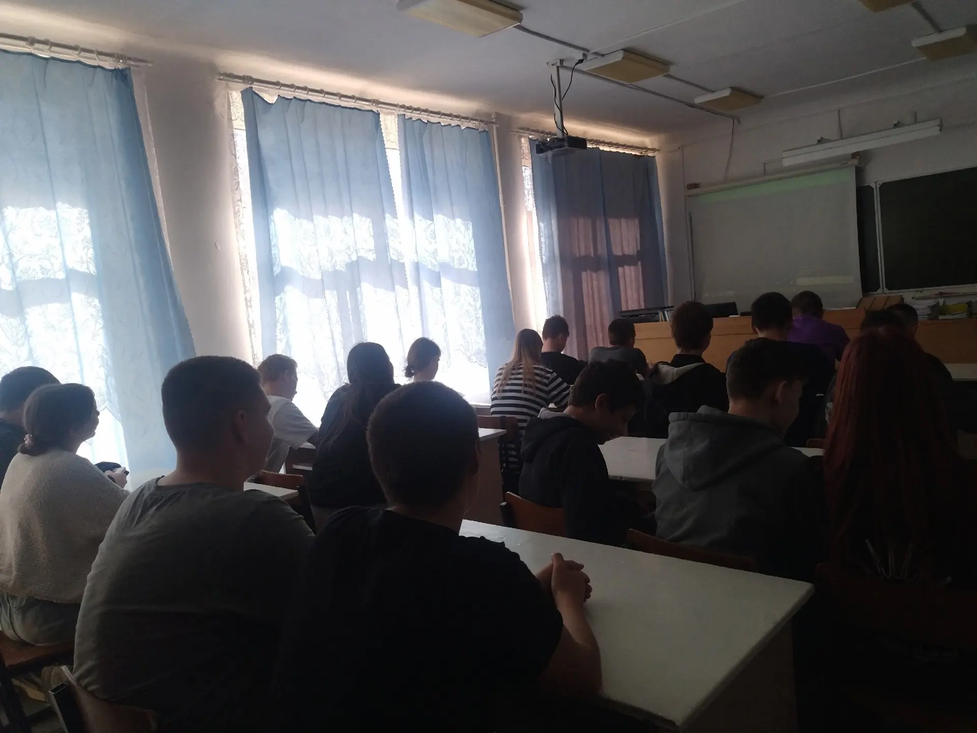 Сегодня обучающиеся нашей школы продолжили осваивать финансовую грамотность. Они принял...