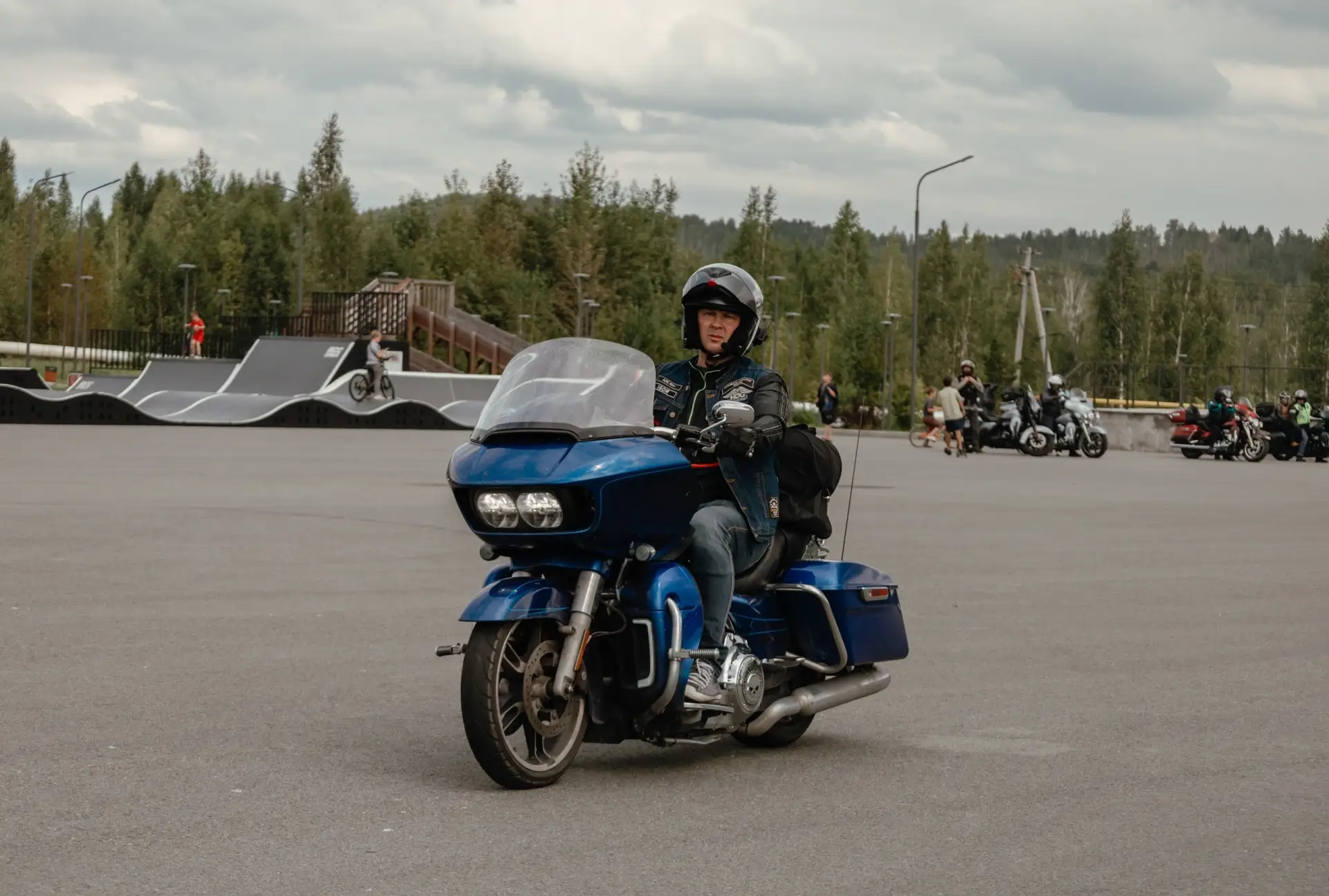 🏍 Легендарные байки в Карабаше: город встретил участников Quest Rally 2026