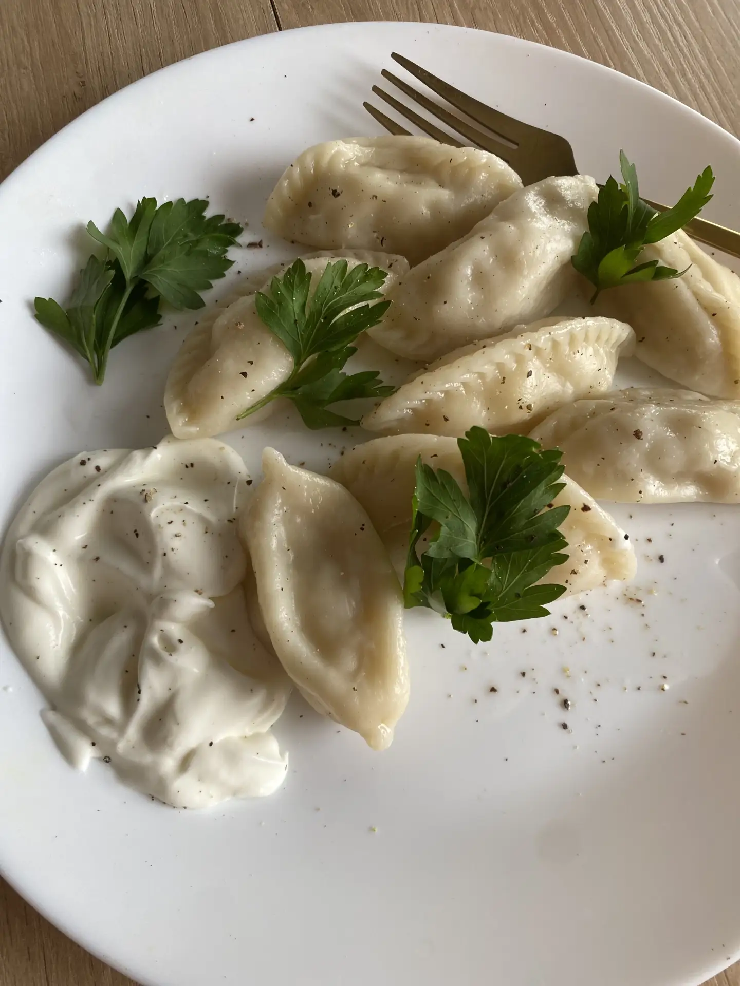 Мои любимые вареники — с картошкой и салом! 🤤Когда мама их лепила, по дому плыл такой ...