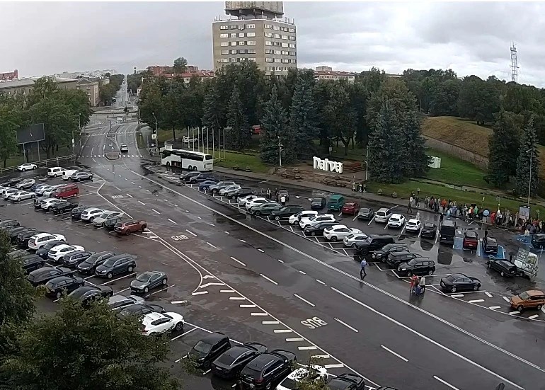 Камера - очередь из Нарвы (Эстония) в Россию https://balticlivecam.com/ru/cameras/eston...