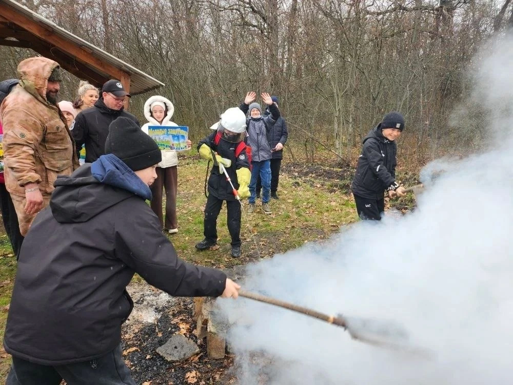 🌳 В урочище Большое Толстое Губкинского округа прошёл обучающий экологический практикум для школьник