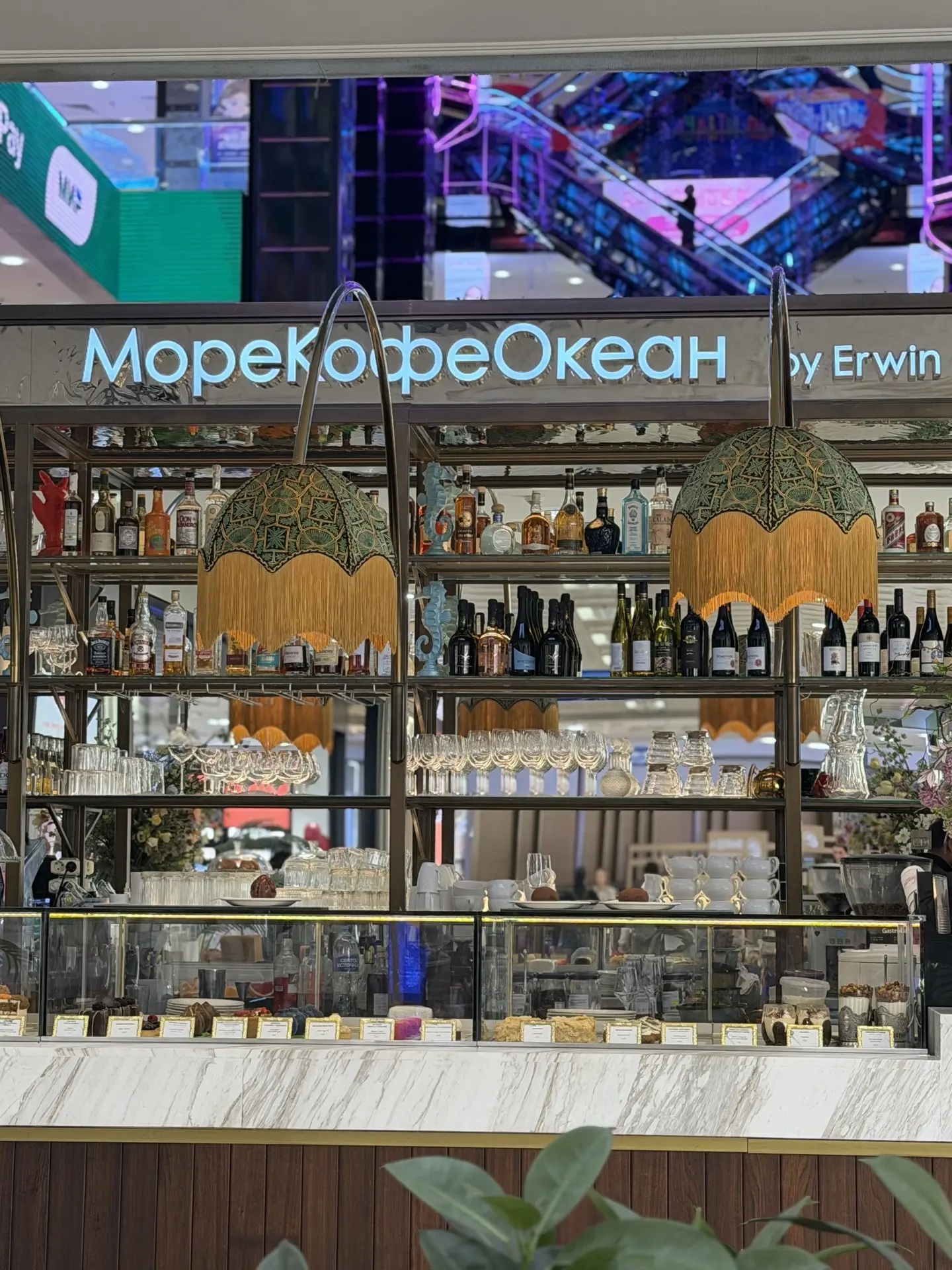 Сегодня вечером удалось вырваться вовремя после работы  и встретиться с подругой. После...