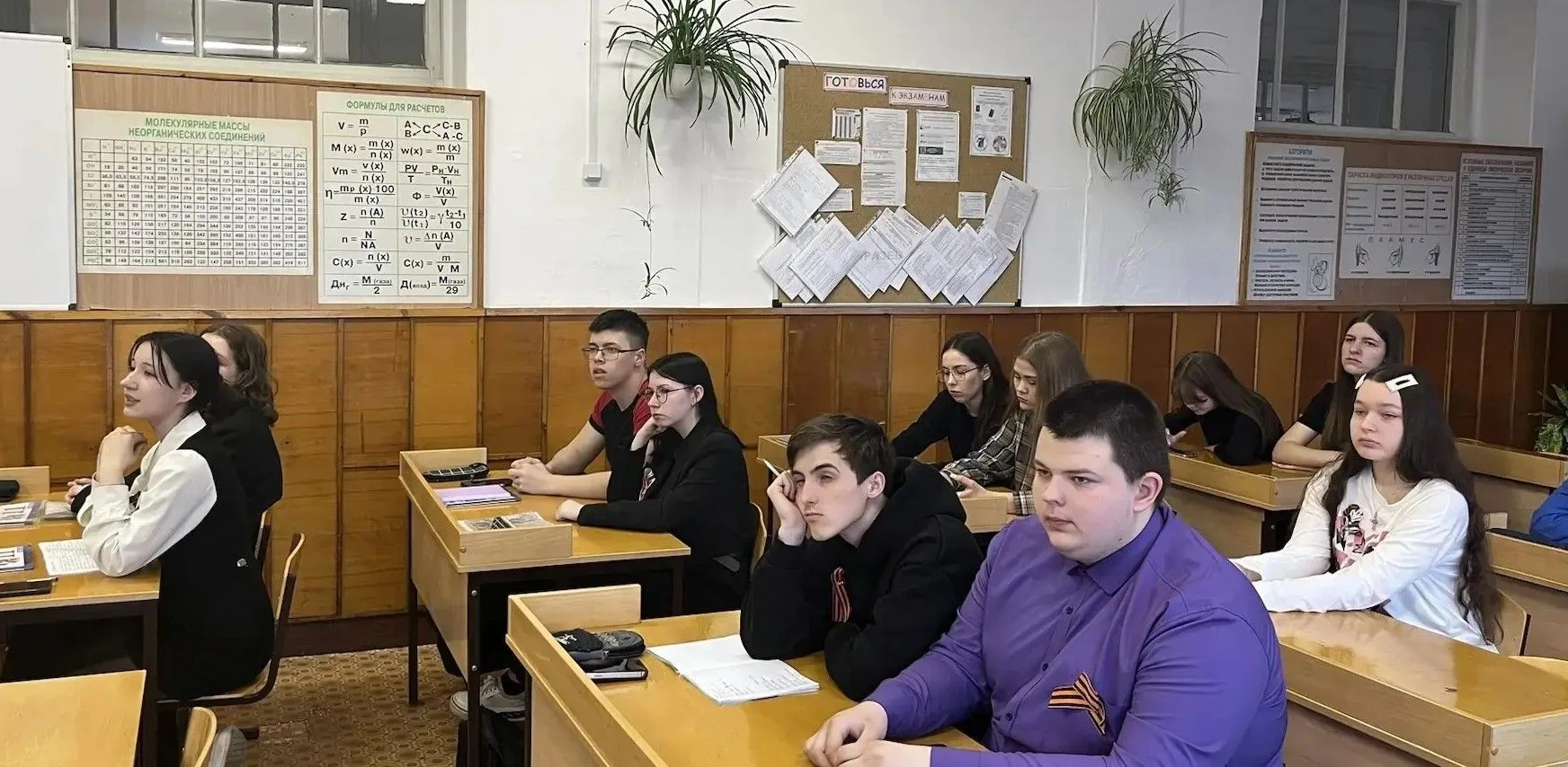 🪖  В 11А классе прошёл классный час на тему «Военные профессии»! В рамках Единого областного дня про