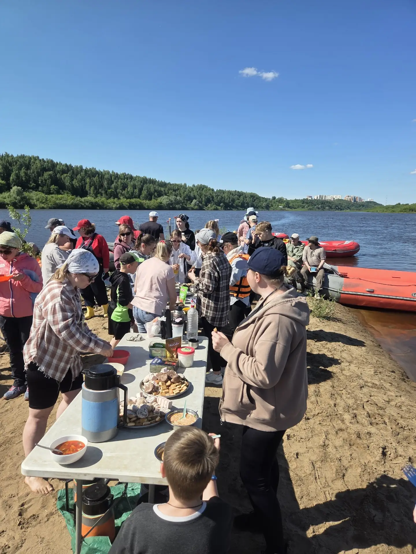 🛶 13 километров по реке: сплав силы, духа и творчества!