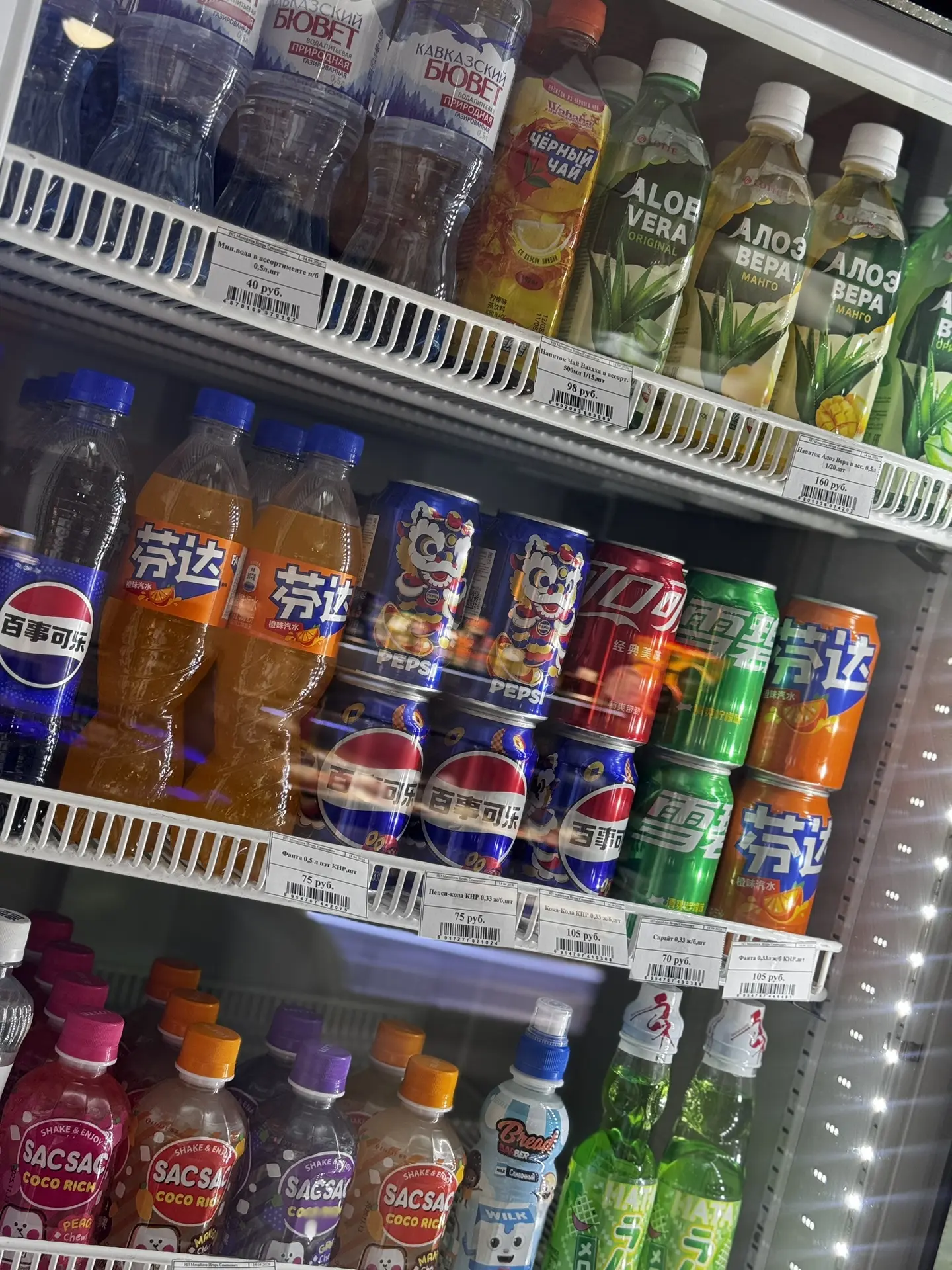 ❄️ Ваши любимые напитки — всегда под рукой (и холодными!)

🥤 Pepsi, Coca-Cola , Fanta…
И ещё много 