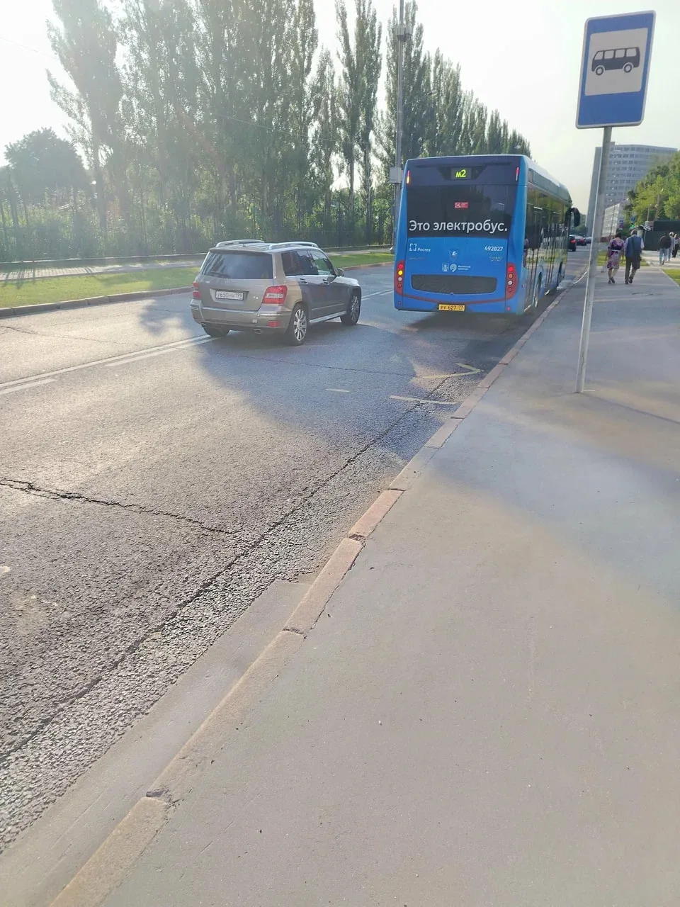 🚌Электробус м2 устремляется по Ботанической от нашего района к центру Москвы.