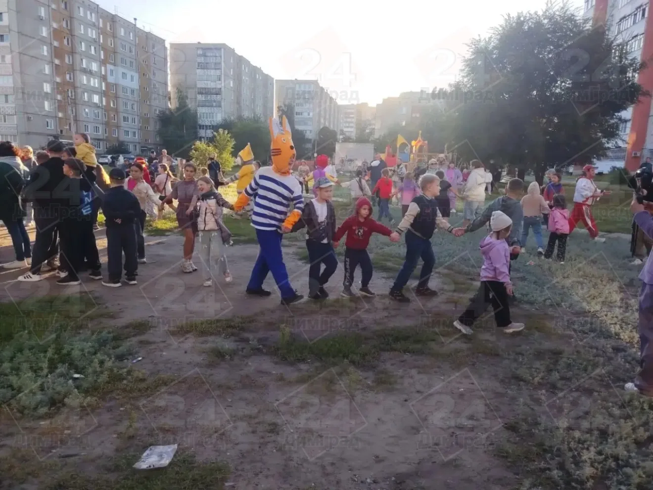 В Димитровграде на улице Циолковского проходит праздник двора. Мероприятие организовано...